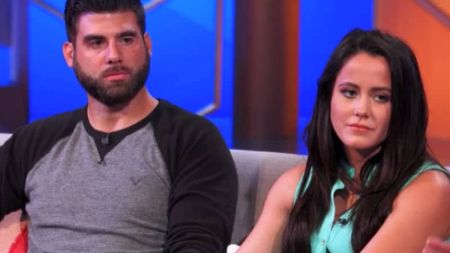 jenella sitting with a guy on teen mom show 